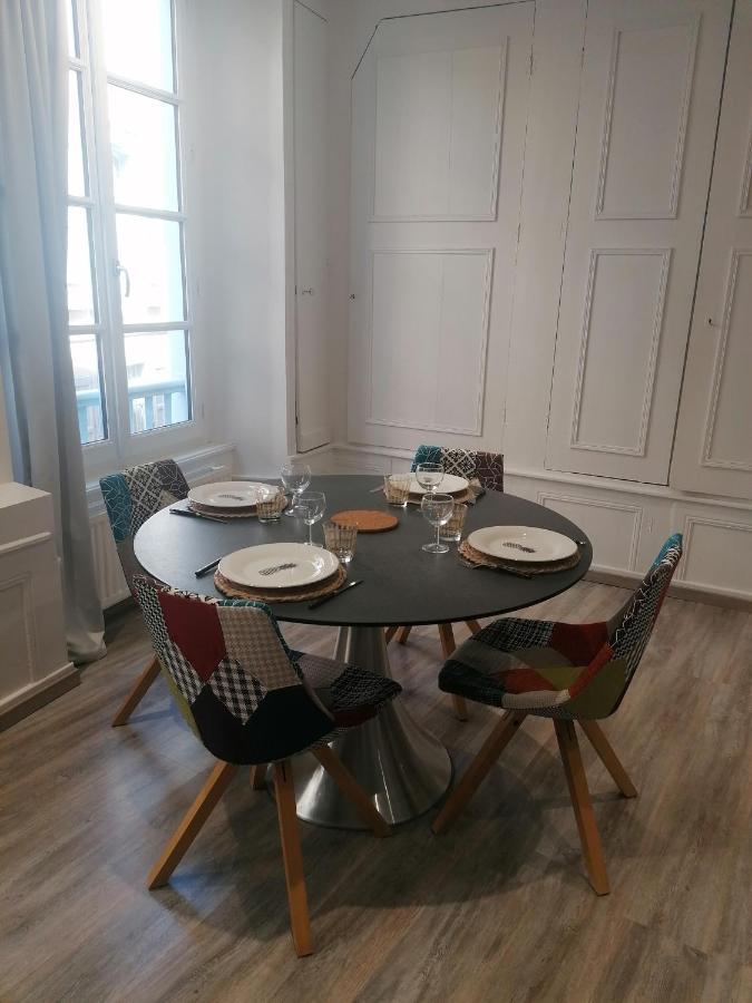 Appartement F2 Dans Le Centre Historique Le Puy-en-Velay Luaran gambar