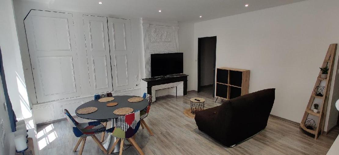 Appartement F2 Dans Le Centre Historique Le Puy-en-Velay Luaran gambar